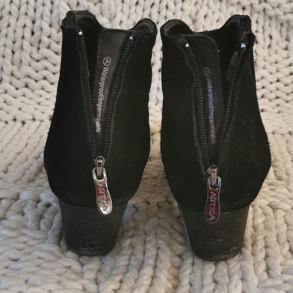 Waterproof black suede booties - Picture 3 of 4